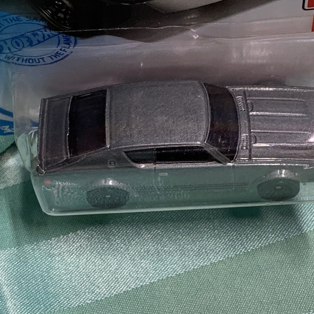 Nissan Skyline 2000 GT-R Then and Now Hot Wheels - Picture 8 of 8